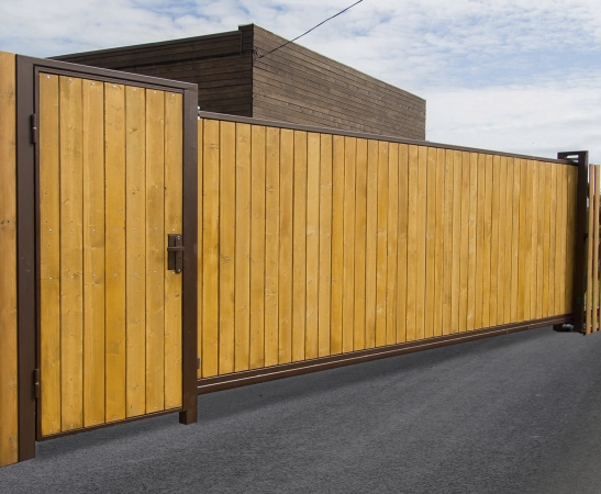 Деревянные ворота в Кропоткине